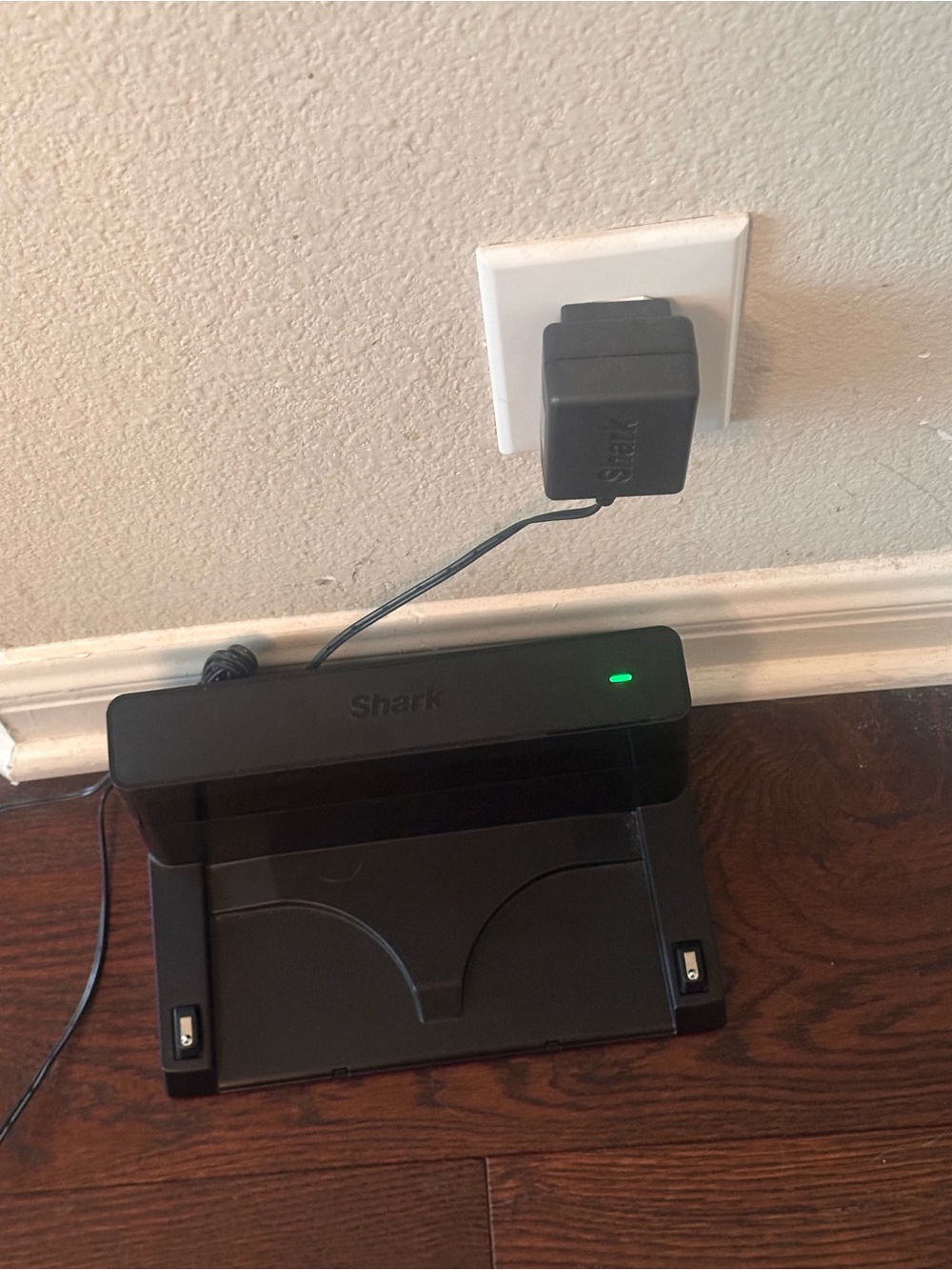 Shark robot in great condition and works extremely well on carpet and hardwood